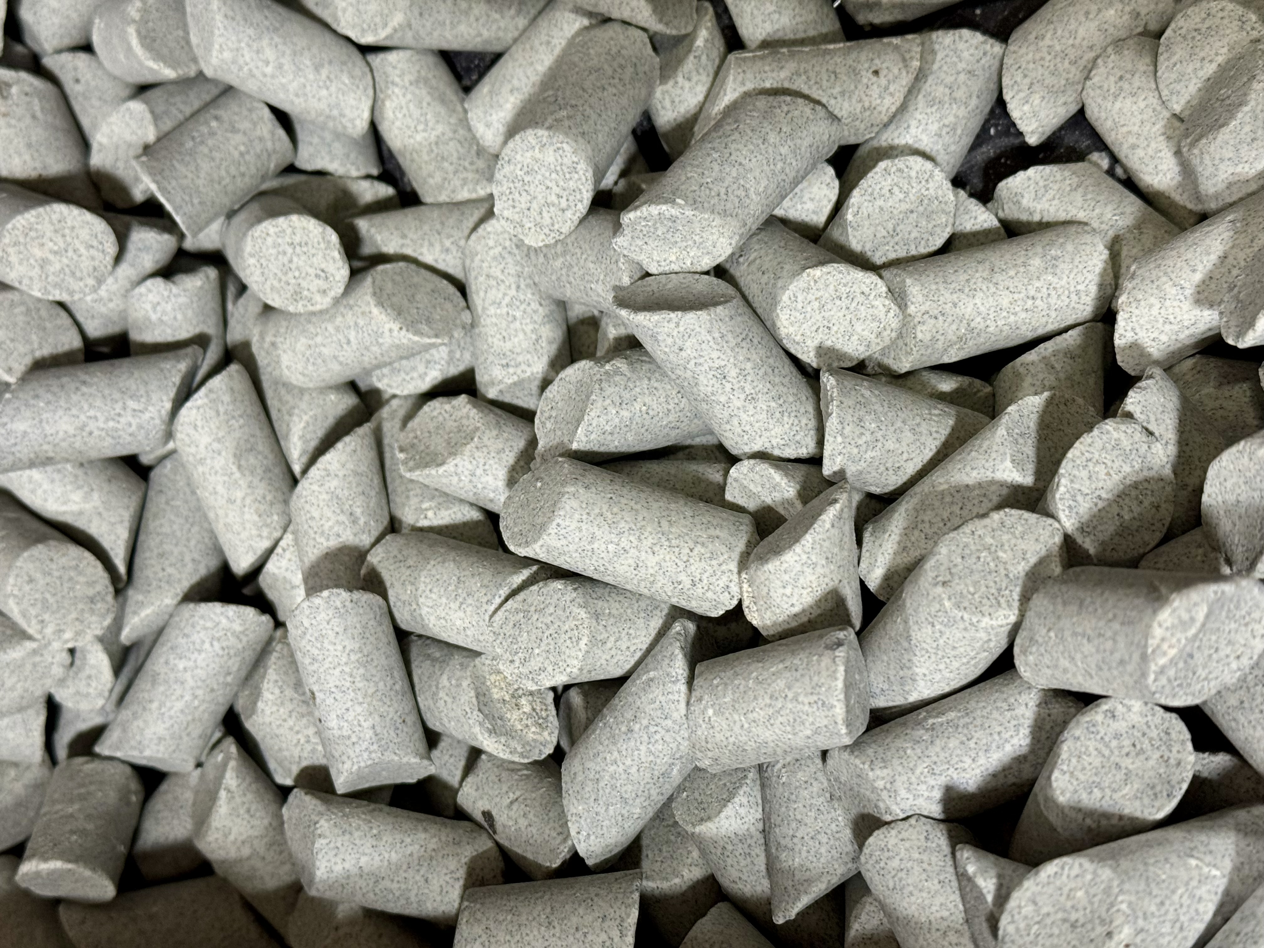 vibratory-tumbler-ceramic-deburring-cylinders-made-in-the-usa